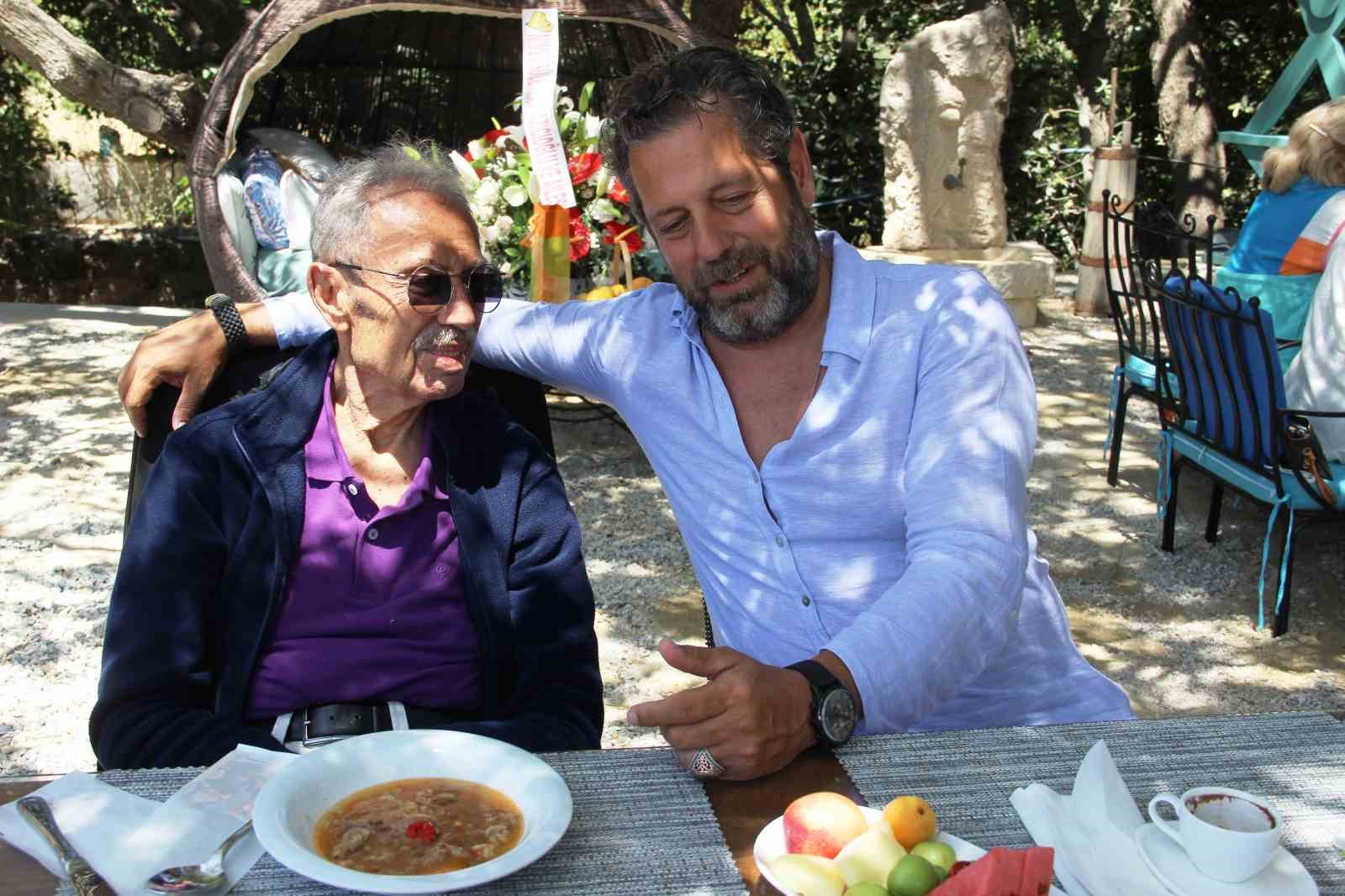 ÜNLÜ CAZ SANATÇISI İLHAM GENCER’İN OĞLU BORA GENCER BABASININ ÖLÜMÜNÜN