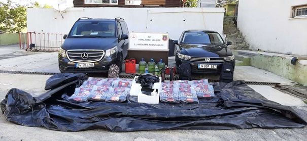 KAÇAK GÖÇMENLERİN BERABERİNDE ZODYAK BOT, BOT MOTORU, 17 CAN YELEĞİ,