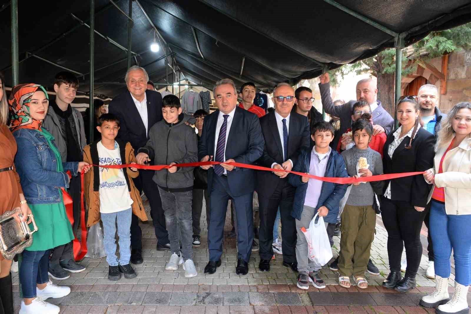 BOZÜYÜK’TE ENGELLİLER HAFTASI DOLAYISIYLA KERMES DÜZENLENDİ