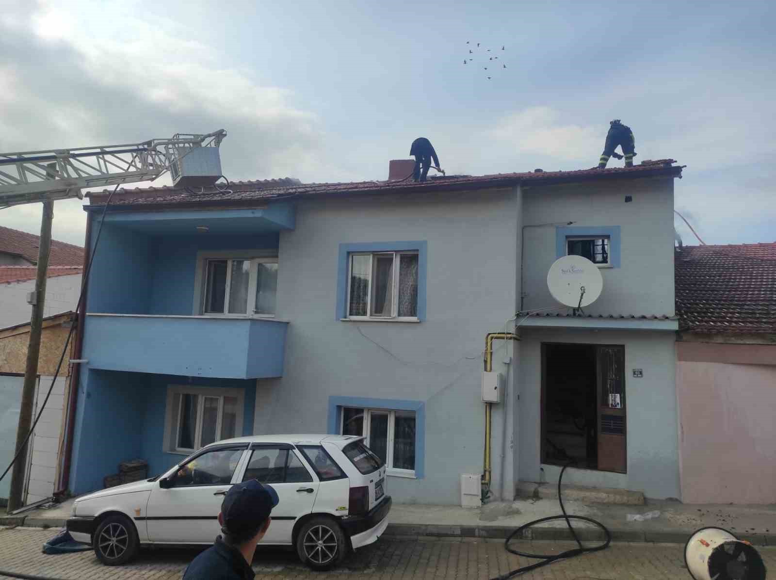 BOZÜYÜK’TE MADDİ HASARLI YANGIN