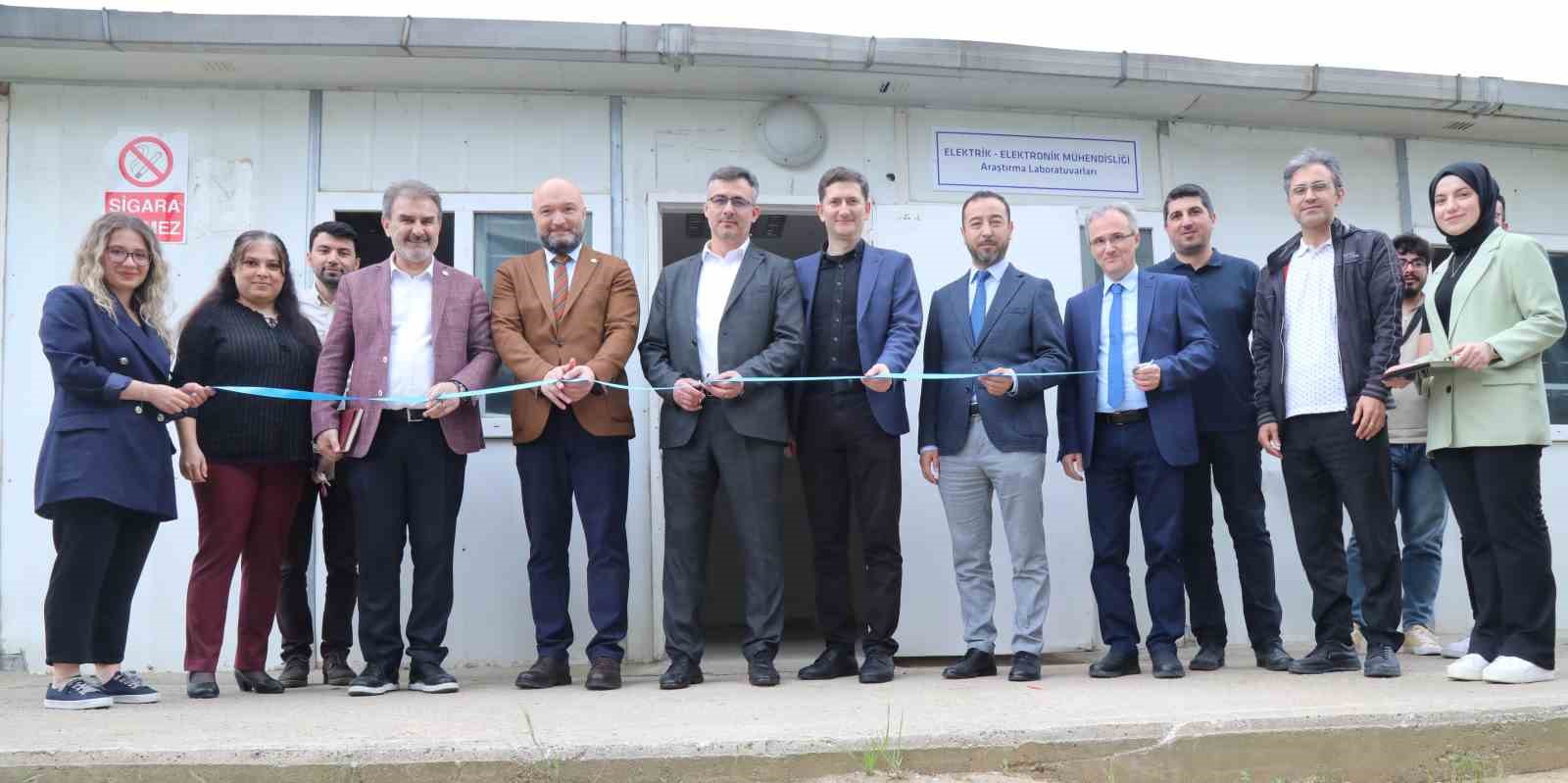 BURSA TEKNİK ÜNİVERSİTESİ, ELEKTRİK-ELEKTRONİK MÜHENDİSLİĞİ BÖLÜMÜ ARAŞTIRMA LABORATUVARLARINA YENİLERİNİ EKLENDİ.
