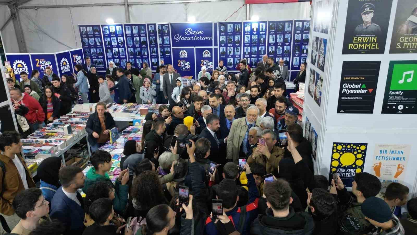 KOCAELİ'DE BU YIL İKİNCİSİ DÜZENLENEN GEBZE KİTAP FUARI'NIN AÇILIŞI, ONUR