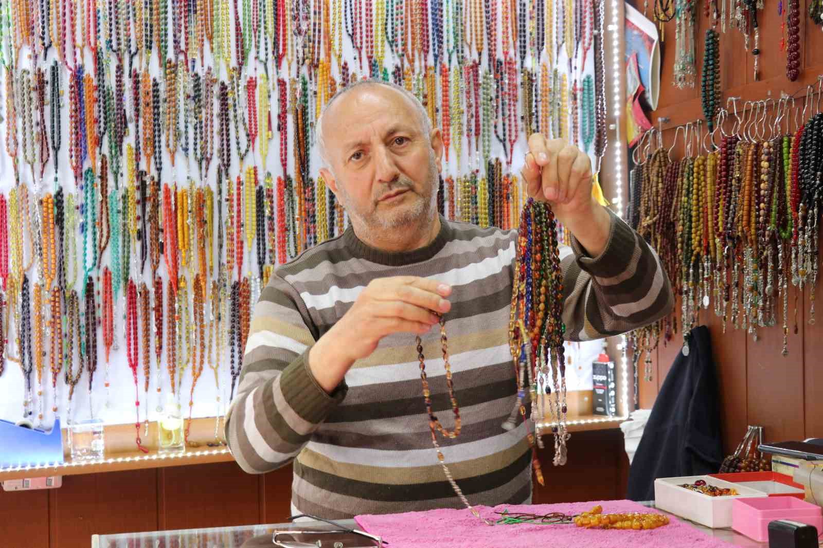 AKSARAY’DA 25 YIL ÖNCE HALI DOKUMA İŞİ BİTİNCE KENDİNE KÜÇÜK