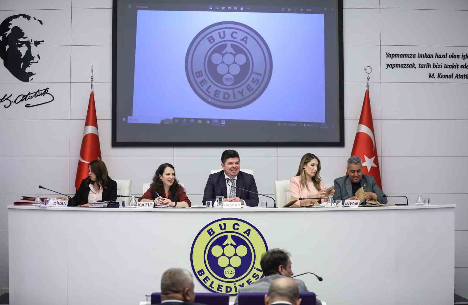 BUCA BELEDİYE BAŞKANI ERHAN KILIÇ DA, (FOTOĞRAFTA ORTADA) "HİPODRUM'UN TÜM