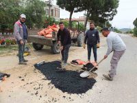 Burhaniye’de belediye asfalt tamirlerine başladı