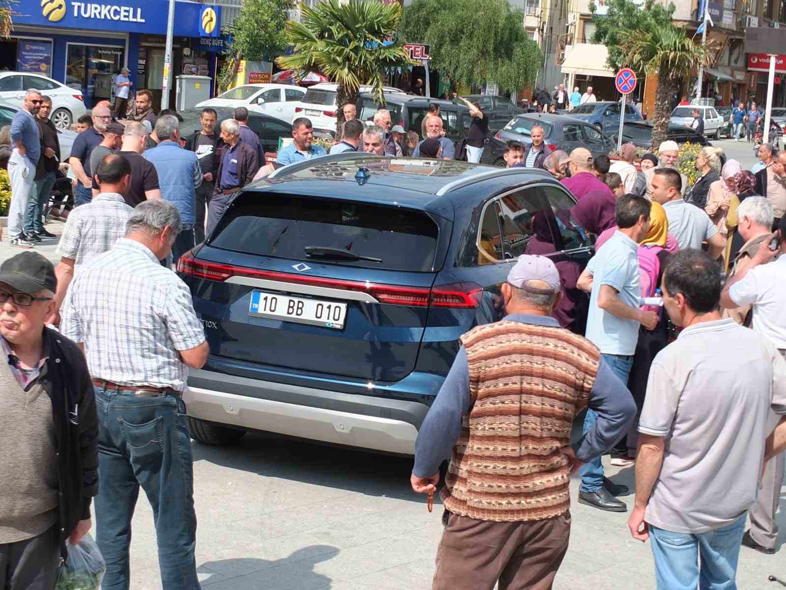 Burhaniyeliler TOGG’a hayran kaldı TOGG İLGİ GÖRDÜ