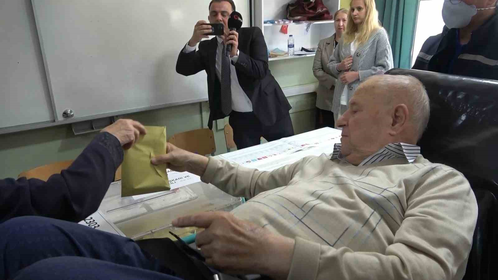 BURSA’DA RAHATSIZLIĞI SEBEBİYLE YATAĞA BAĞLI VEYA YÜRÜMEKTE ZORLUK ÇEKEN YAŞLI