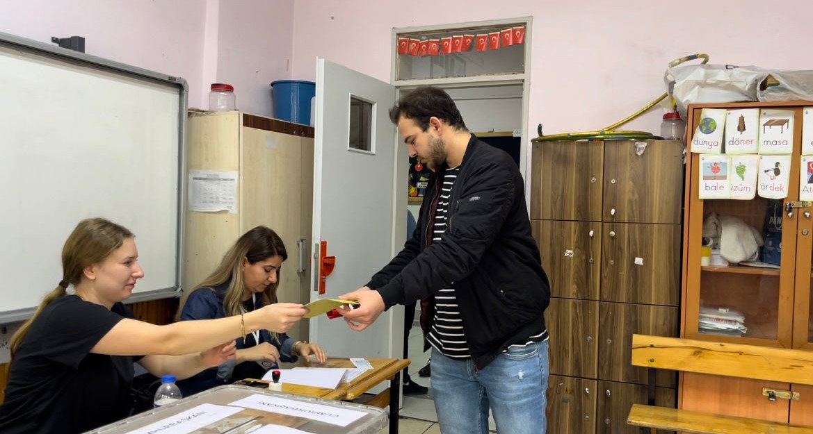 TÜRKİYE GENELİNDE 13. CUMHURBAŞKANLIĞI SEÇİMİ İÇİN SAAT 08.00 İTİBARIYLA BAŞLAYAN