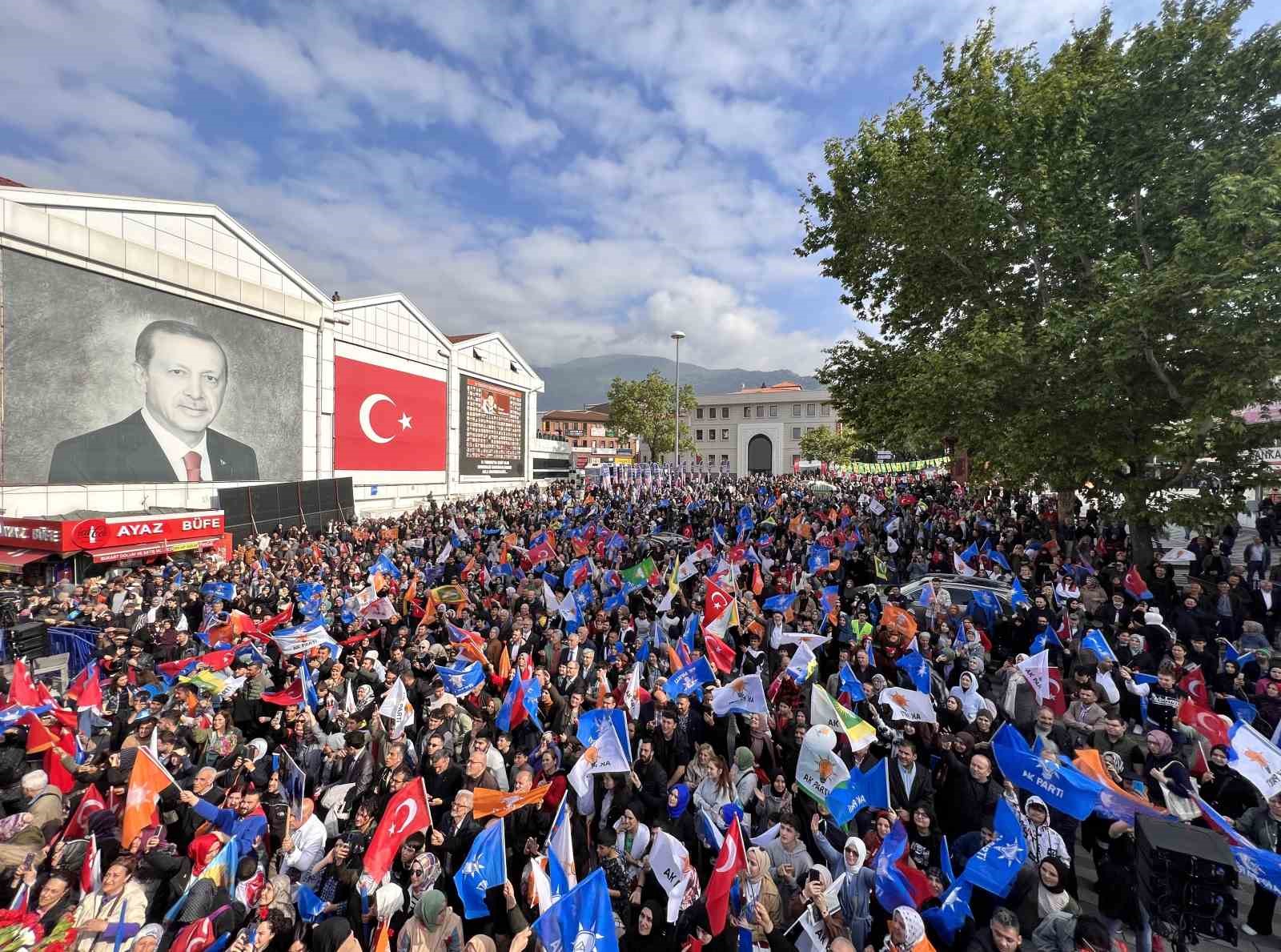 BURSA’DA GERÇEKLEŞTİRİLEN 'SEVGİ YÜRÜYÜŞÜ'NE YÜZLERCE VATANDAŞ İLGİ GÖSTERDİ. SANAYİ VE