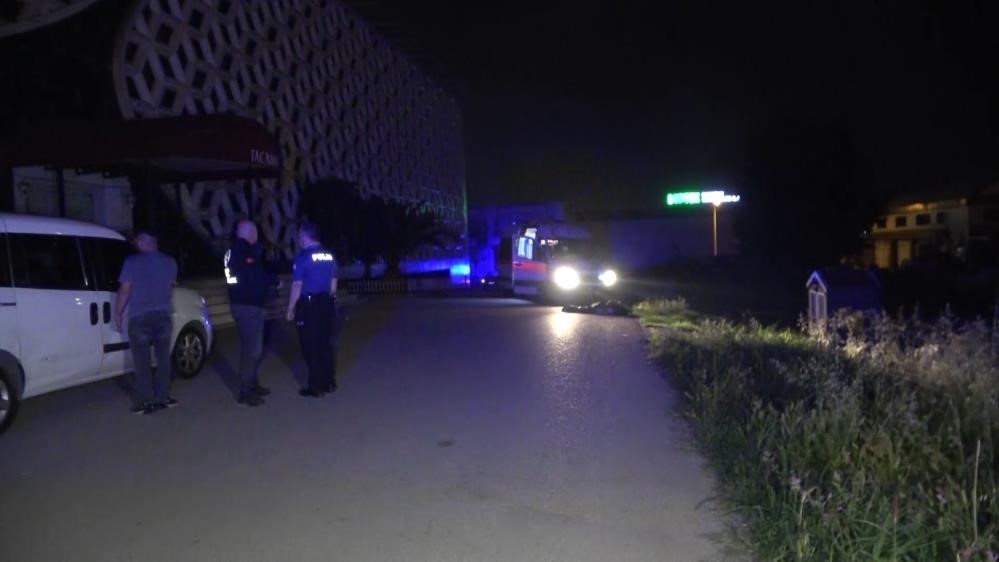 BURSA’DA SOKAK ARASINDA BIÇAKLANMIŞ HALDE BULUNAN ERKEK CESEDİNİN ŞÜPHELİSİ ÜVEY