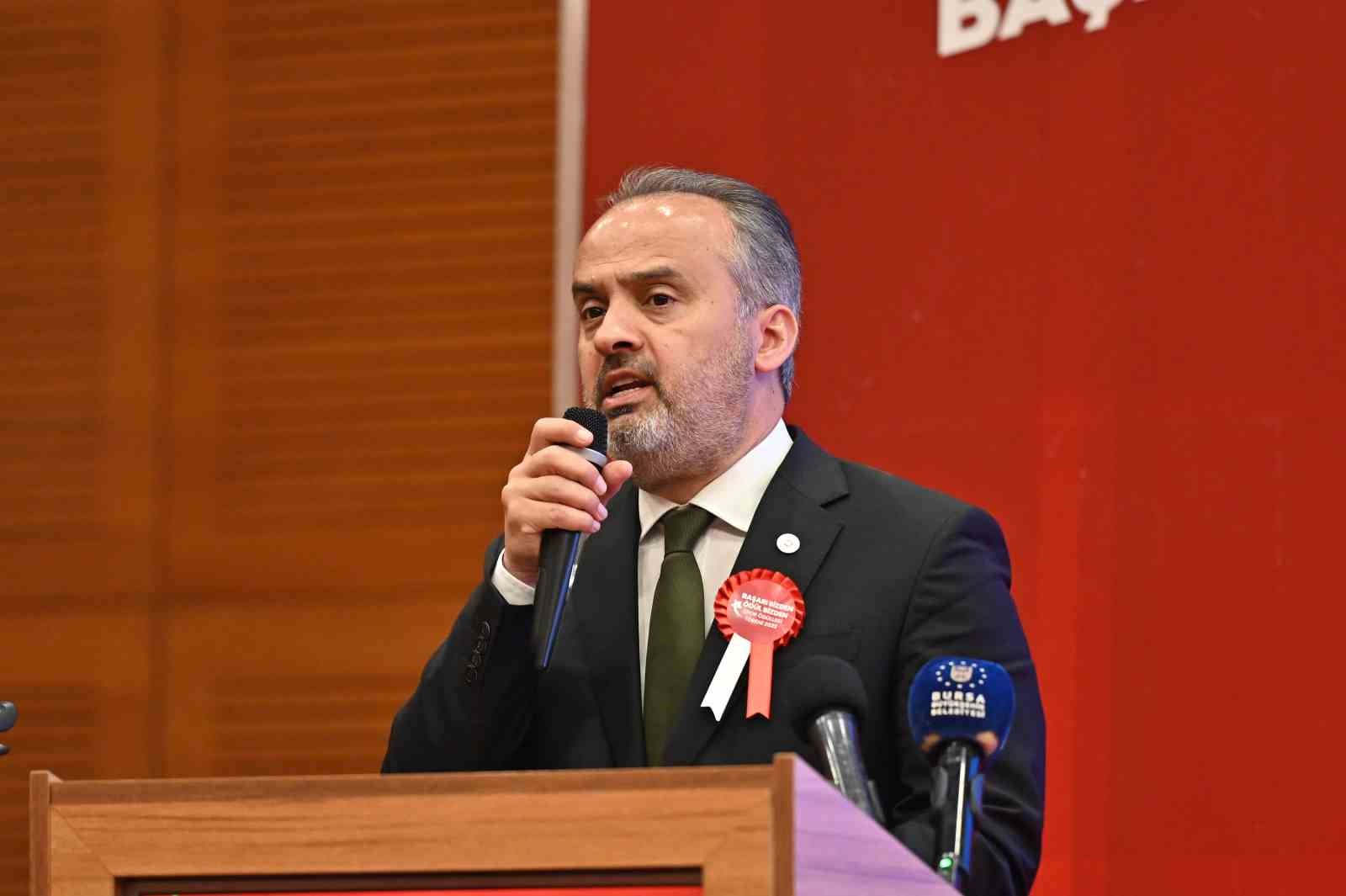 ÖDÜL TÖRENİNDE BÜYÜKŞEHİR BELEDİYE BAŞKANI ALİNUR AKTAŞ BİR KONUŞMA YAPTI