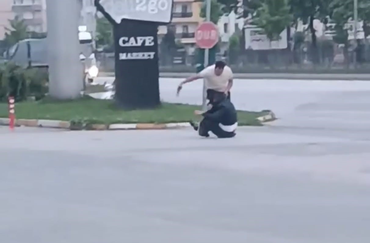 BURSA'NIN İNEGÖL İLÇESİNDE MEYDANA GELEN SİLAHLI SALDIRI AMATÖR KAMERAYA YANSIDI,