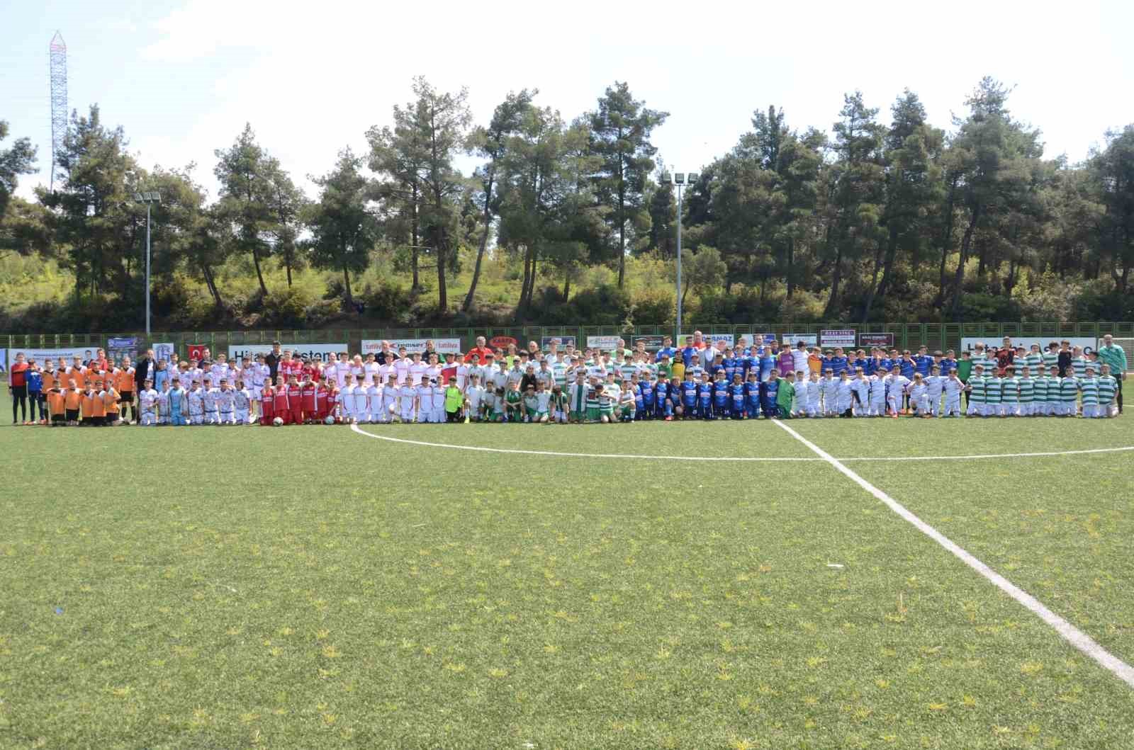 BURSA'DA 200 KÜÇÜK FUTBOLCU VEFA KUPASINDA BİRARAYA GELDİ
