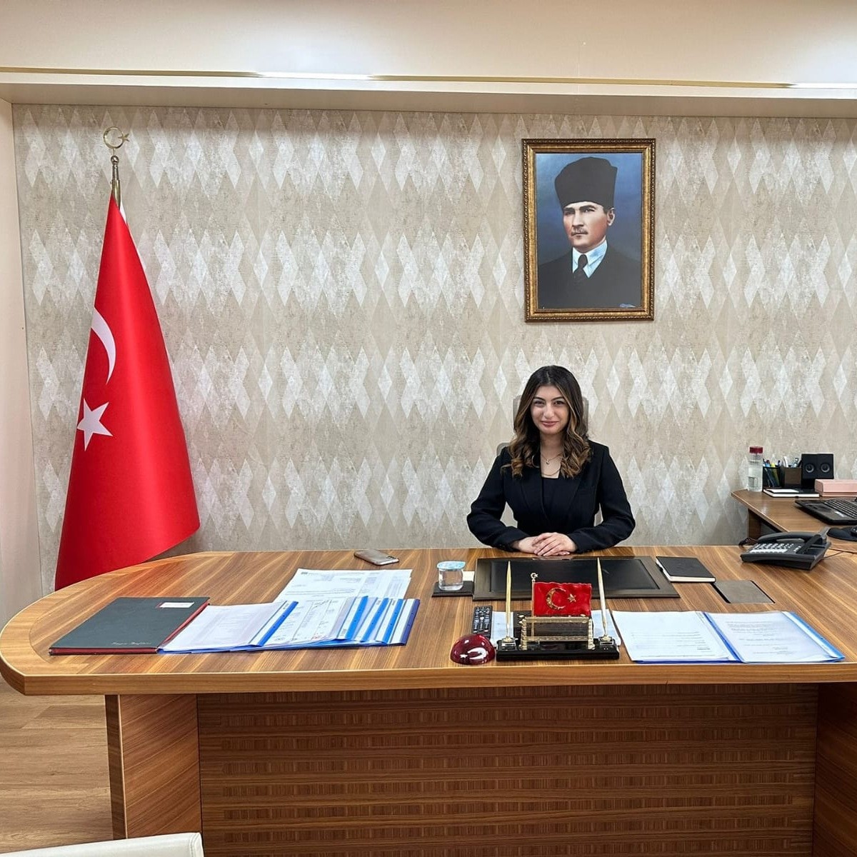 BURSA İNEGÖL'DE YAŞAYAN GENÇ KADIN KAYMAKAM ADAYI OLDU.