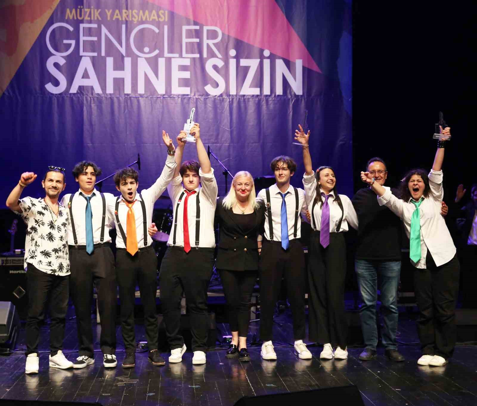 Bursa’nın en iyi genç müzisyenleri belli oldu NİLÜFER BELEDİYESİ’NİN DÜZENLEDİĞİ LİSELİ GENÇLER MÜZİK YARIŞMASI’NDA “EN İYİ”LER BELLİ