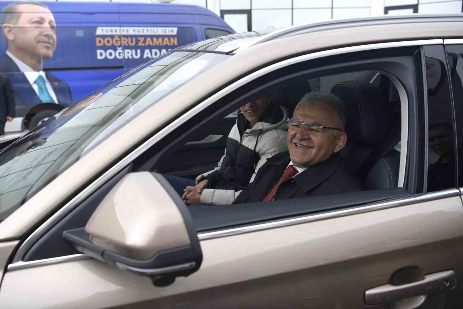 KAYSERİ BÜYÜKŞEHİR BELEDİYE BAŞKANI MEMDUH BÜYÜKKILIÇ TOGG'LA ŞEHİR TURU ATTI.