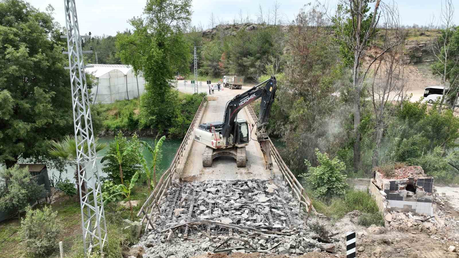 ANTALYA BÜYÜKŞEHİR BELEDİYESİ İHTİYACA CEVAP VEREMEZ HALE GELEN MANAVGAT’TAKİ NARAS