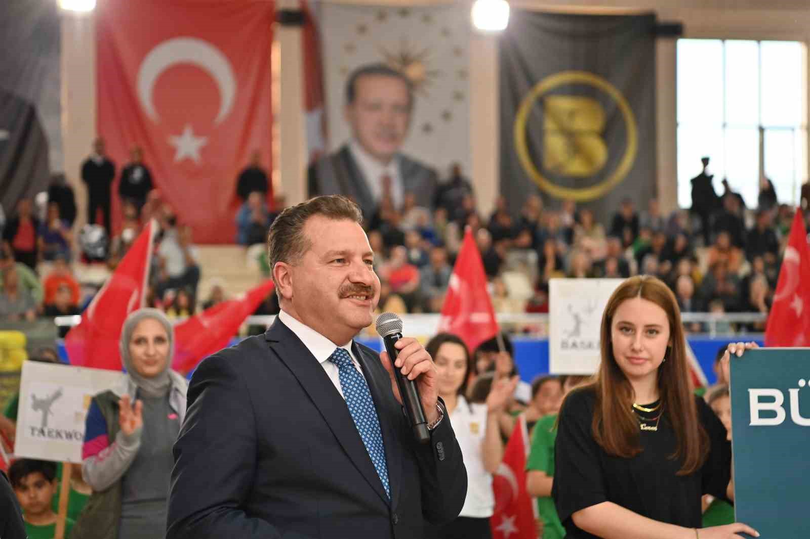 BALIKESİR BÜYÜKŞEHİR BELEDİYESİ, EDREMİT GENÇLİK SPOR VE KONGRE MERKEZİ’NDE “GENÇLİK