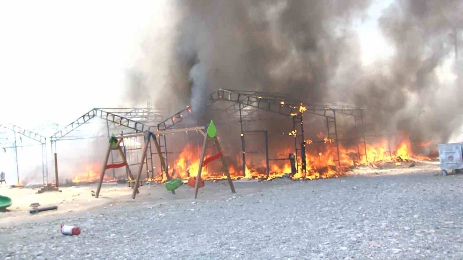 DEPREM BÖLGESİ ADIYAMAN’DA DEPREMZEDELER İÇİN KURULAN ÇADIR KENTTEKİ SAĞLIK MERKEZİ,
