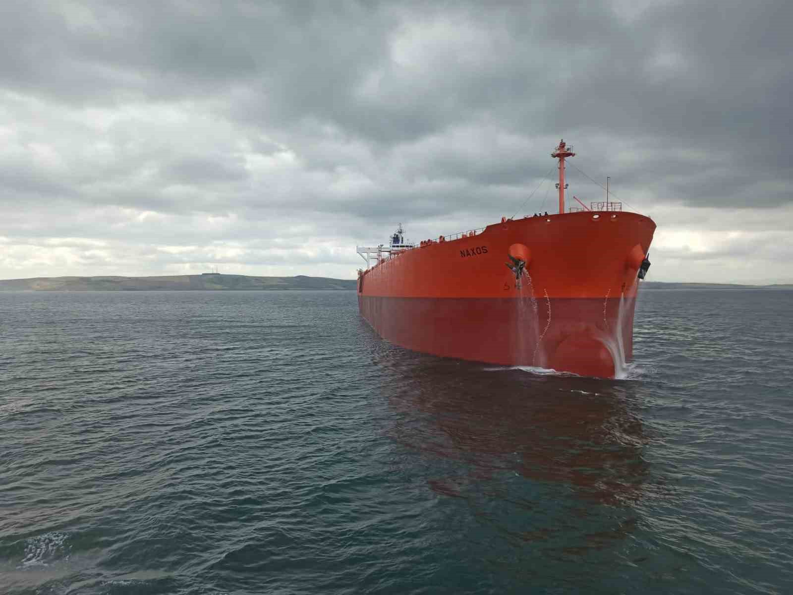 ÇANAKKALE BOĞAZI’NDAN GEÇEN 240 METRE UZUNLUĞUNDAKİ ‘NAXOS’ İSİMLİ BOŞ TANKER