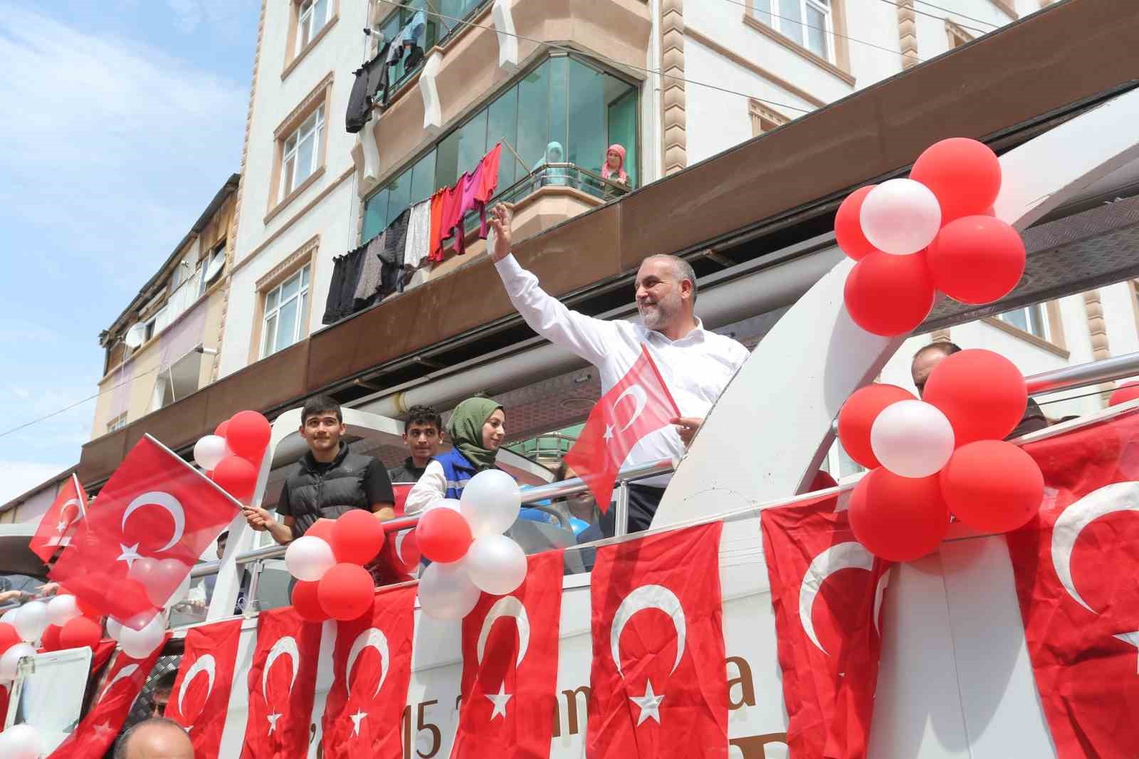 CANİK BELEDİYESİ’NİN İLÇEDE DÜZENLEDİĞİ ETKİNLİKLERLE GENÇLER 19 MAYIS’I COŞKUYLA KUTLANDI.