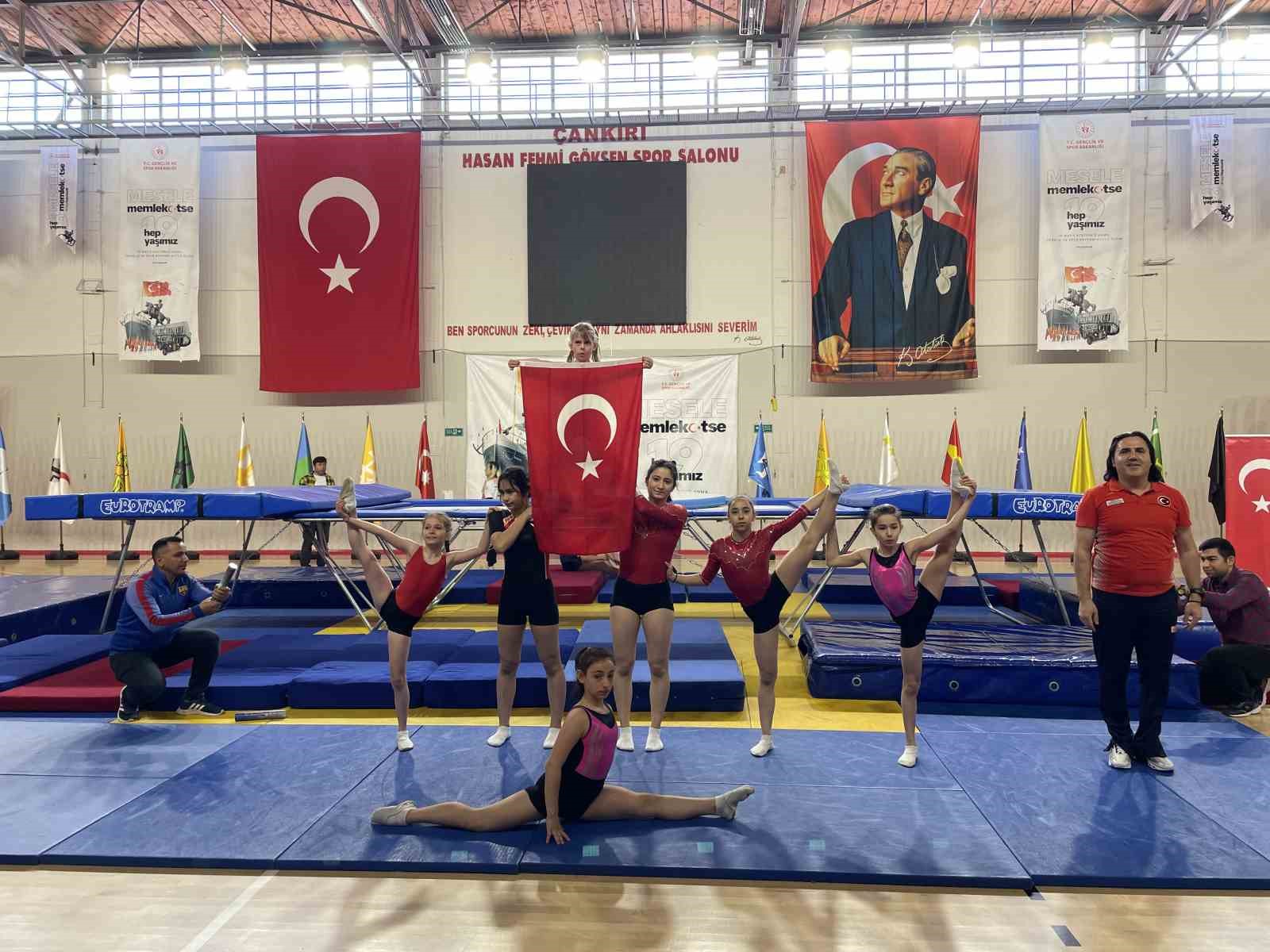 ÇANKIRI'DA 19 MAYIS SPOR SALONUNDA YAPILAN ÇEŞİTLİ ETKİNLİKLERLE KUTLANDI