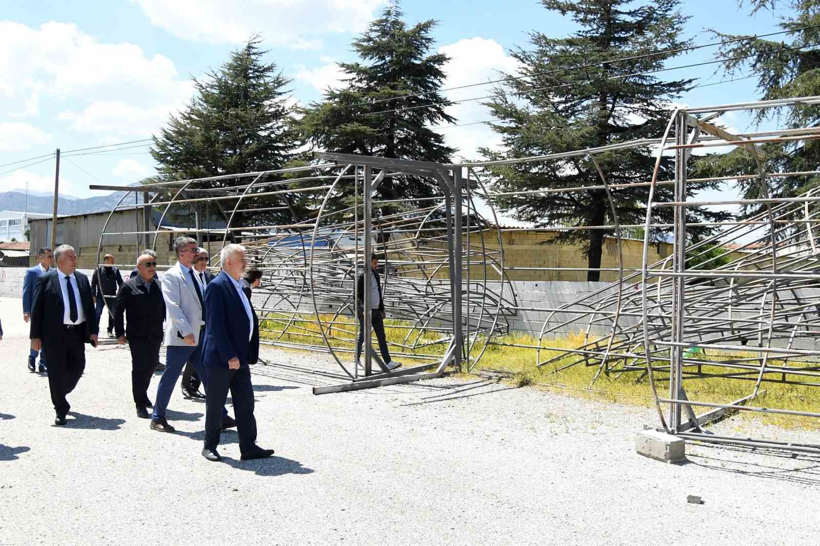 ISPARTA BELEDİYESİ, VETERİNER İŞLERİ MÜDÜRLÜĞÜNE BAĞLI CANLI HAYVAN PAZARINI KURBAN