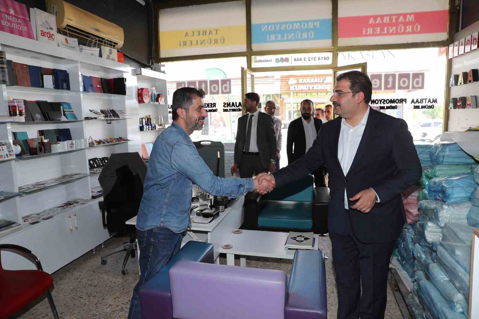 CANPOLAT ESNAF VE VATANDAŞLARLA BİR ARAYA GELMEYE DEVAM EDİYOR