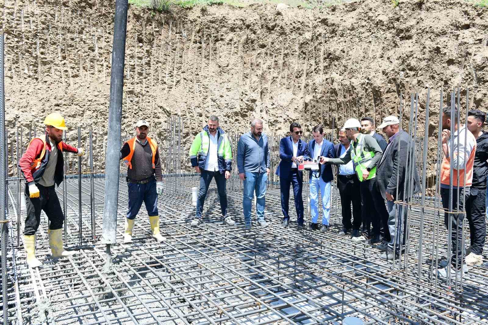 VAN’IN ÇATAK İLÇESİNDE TOKİ TARAFINDAN YAPILACAK 90 KONUTUN TEMELİ TÖRENLE