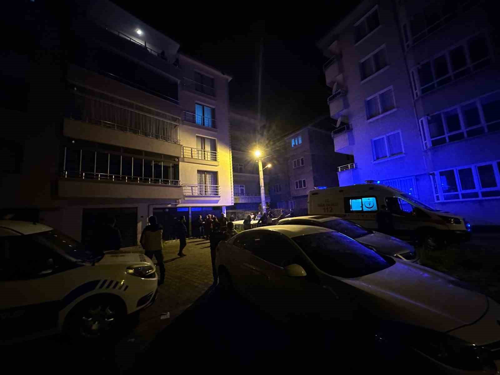 KENDİNİ ÇATIDAN ATMAYA KALKAN VATANDAŞI EKİPLER İKNA ETTİ