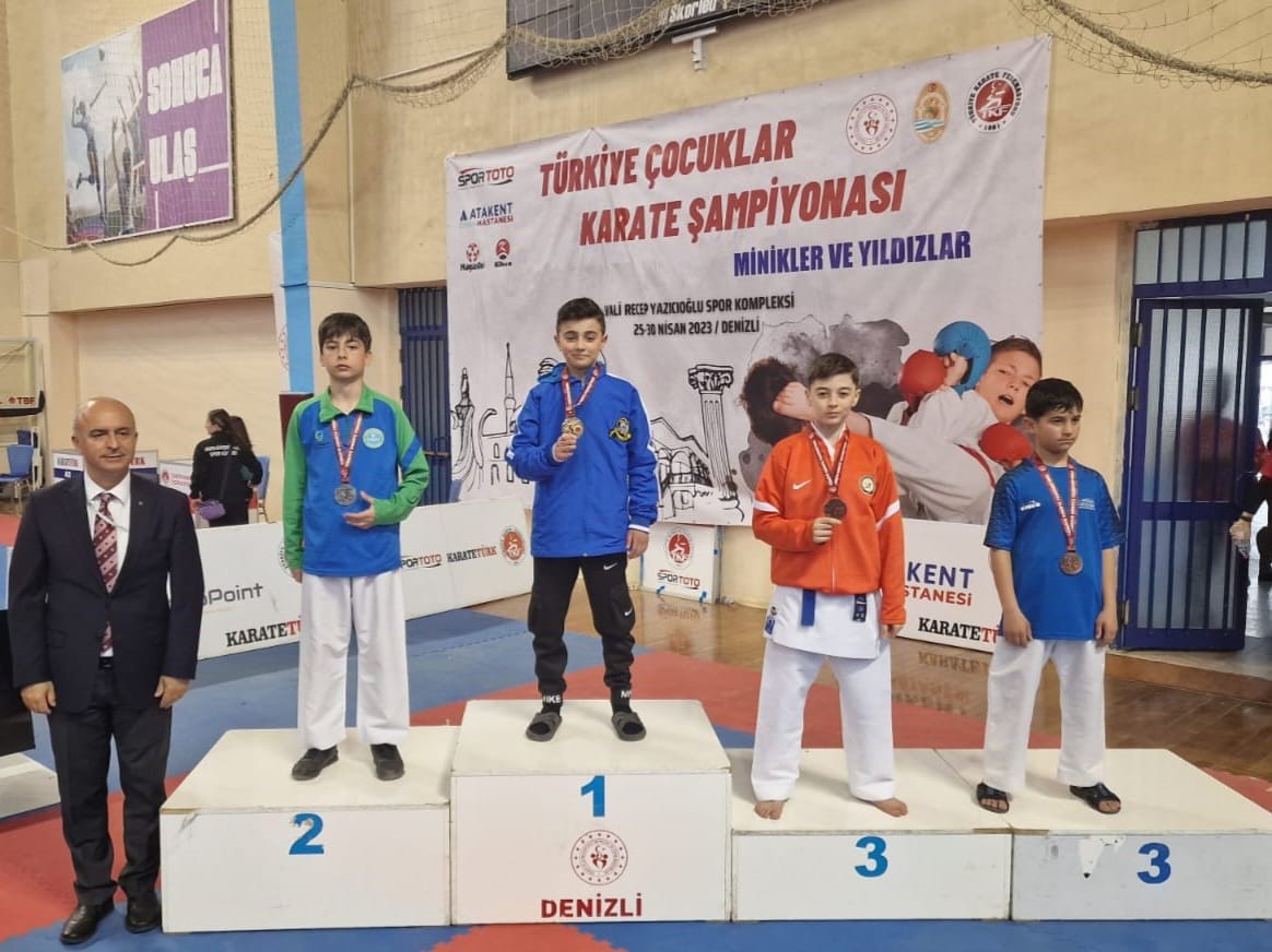 ÇAYIROVA BELEDİYESİ EĞİTİM SPOR KULÜBÜ (ÇESK) KARATE TAKIMI SPORCULARINDAN AHMET