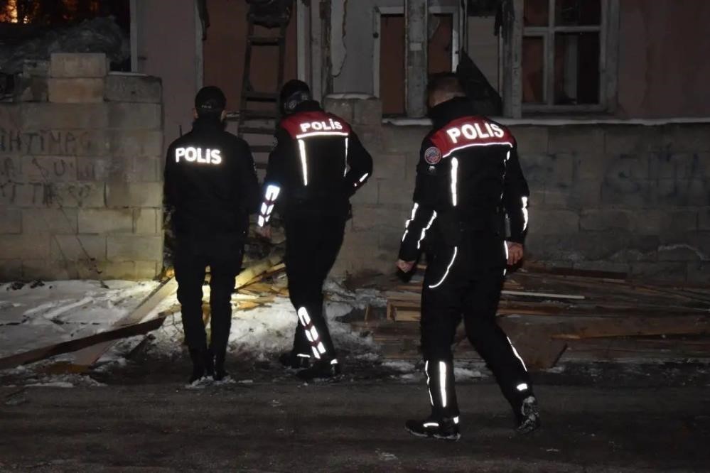 ERZİNCAN POLİSİNİN ÇALIŞMASI SONUCU ÇEŞİTLİ SUÇLARDAN 72 YIL 27 GÜN