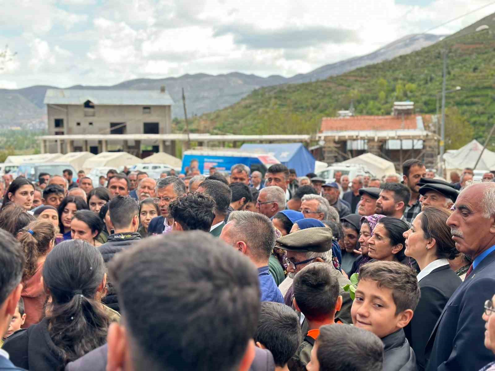 ADIYAMAN’IN ÇELİKHAN İLÇESİNE GELEN CHP GRUP BAŞKANVEKİLİ ÖZGÜR ÖZEL, CHP