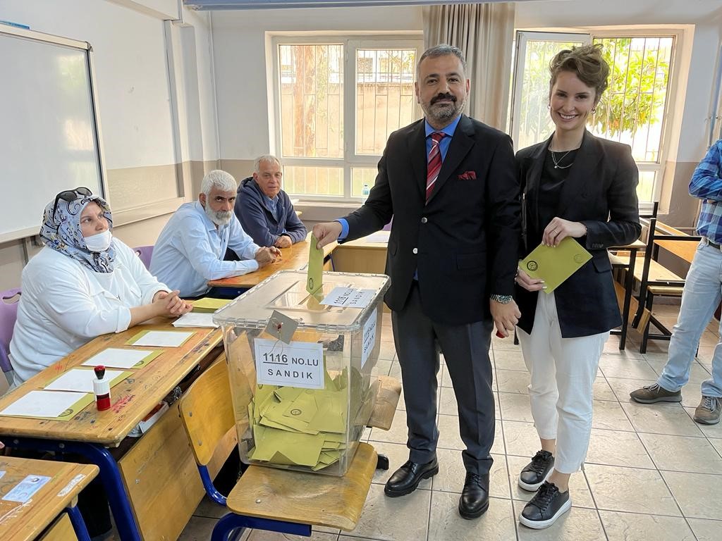 CUMHURİYET HALK PARTİSİ (CHP) İZMİR İL BAŞKANI ŞENOL ASLANOĞLU EŞİ
