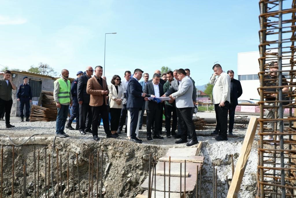 DÜZCE VALİSİ CEVDET ATAY, ÇİLİMLİ İLÇESİNDE YAPIMI DEVAM EDEN KAPALI