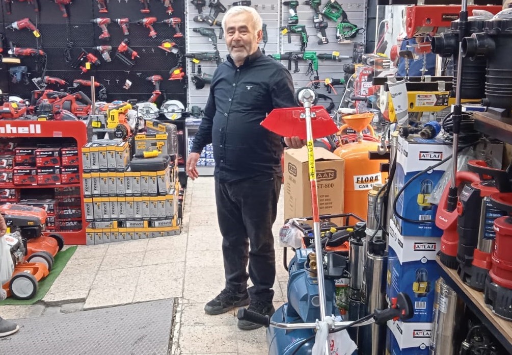 ÇİM BİÇERKEN MAKİNELERİN İKİ ZAMANLI YAĞLI BENZİNLİ OLMASI GEREKTİĞİNİ İFADE