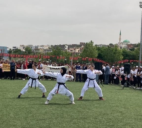 DİYARBAKIR'IN ÇINAR İLÇESİNDE BULUNAN TARİHİ ZERZEVAN KALESİ BÖLGESİNDE 19 MAYIS