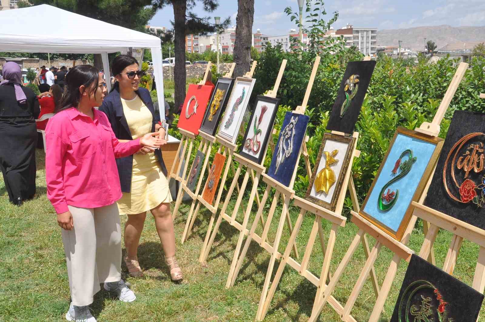 CİZRE’DE HALK EĞİTİM MERKEZİ MÜDÜRLÜĞÜ'NÜN DÜZENLEMİŞ OLDUĞU “HAYAT BOYU ÖĞRENME