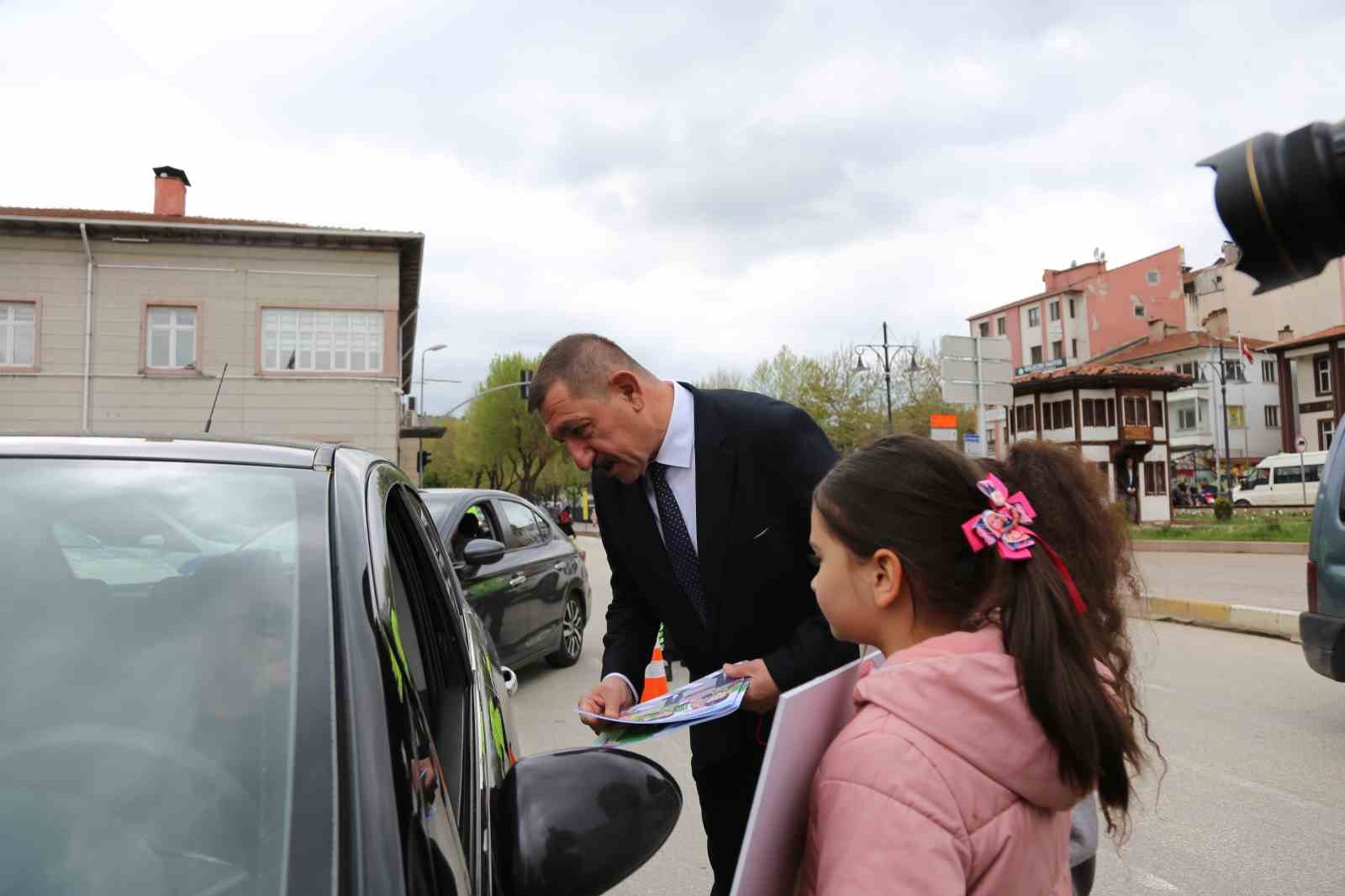 KASTAMONU’DA ÇOCUKLAR ‘TRAFİK HAFTASI’ NEDENİYLE GERÇEKLEŞTİRİLEN ETKİNLİKTE BİR GÜNLÜĞÜNE FAHRİ