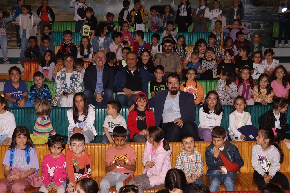 YALOVA BELEDİYESİ TARAFINDAN HER CUMARTESİ GÜNÜ ÇOCUKLARA YÖNELİK GERÇEKLEŞTİRİLEN TİYATRO