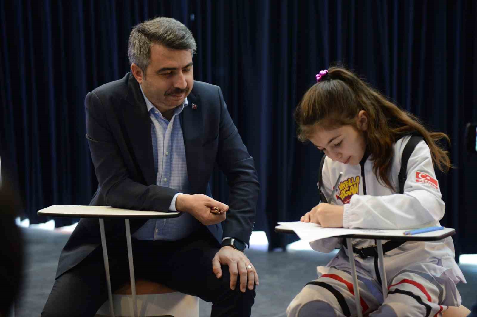 MOLLA YEGAN MERAKLI ÖĞRENCİLERİ AĞIRLIYOR