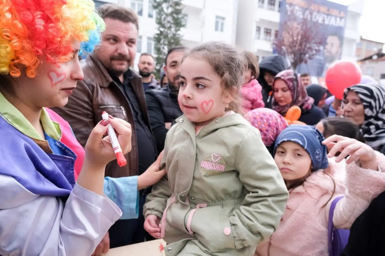 SORGUN BELEDİYESİ TARAFINDAN GELENEKSEL OLARAK GERÇEKLEŞTİRİLEN ÇOCUK ŞENLİĞİNİN ÜÇÜNCÜSÜ, BİNLERCE
