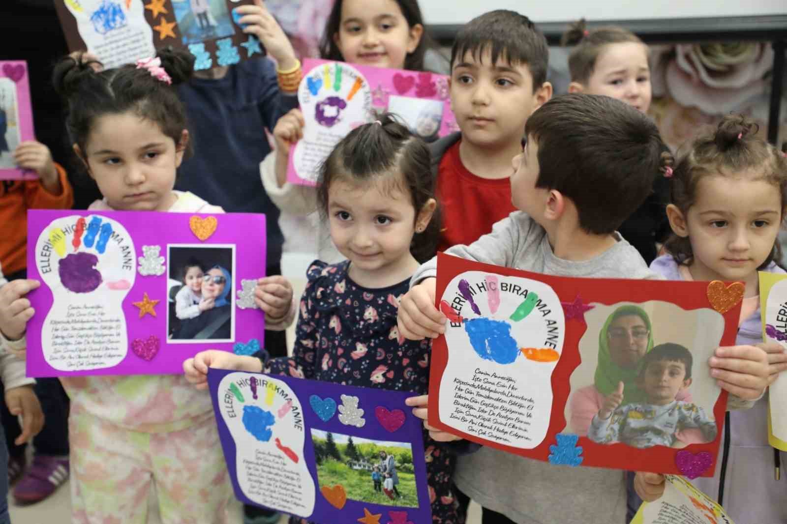 KOCAELİ BÜYÜKŞEHİR BELEDİYESİ, ÇOCUKLARLA BİRLİKTE SÜRPRİZ DÜZENLEDİĞİ PROGRAMDA ANNELER GÜNÜNÜ