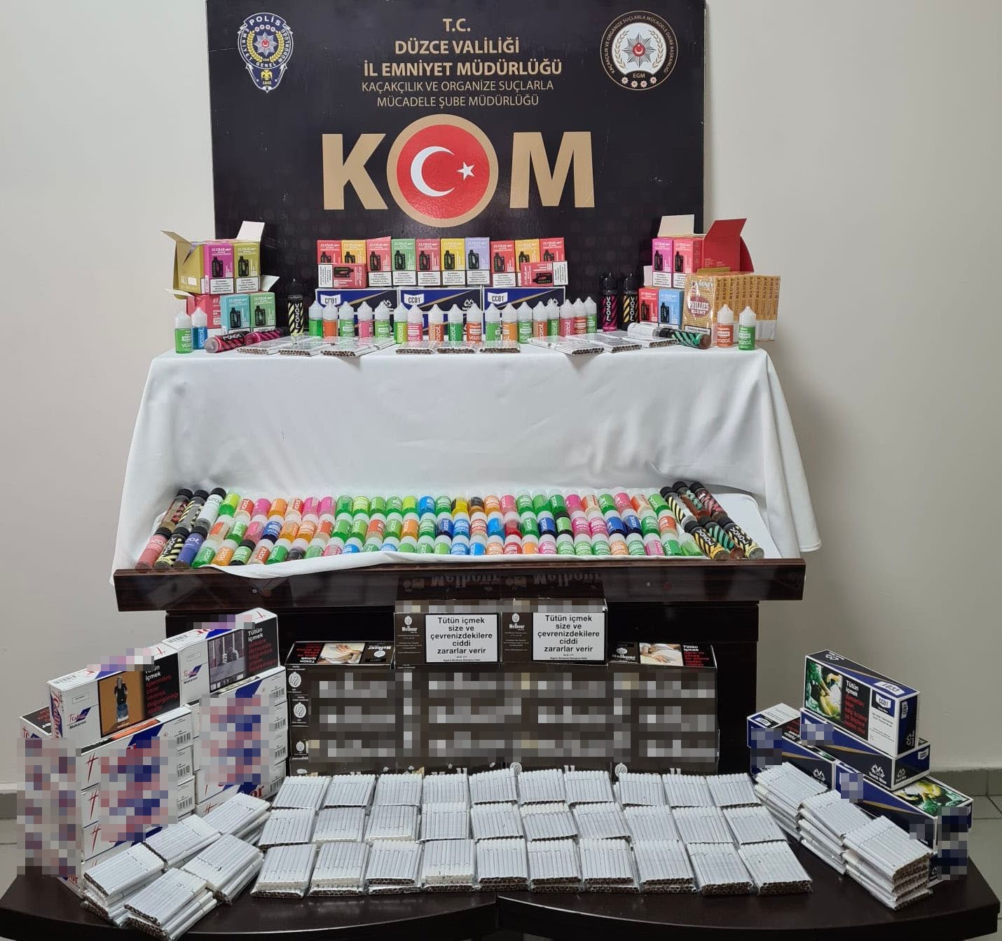 İKİ AYRI İŞ YERİNE YAPILAN BASKINDA ELEKTRONİK SİGARA, ELEKTRONİK SİGARA