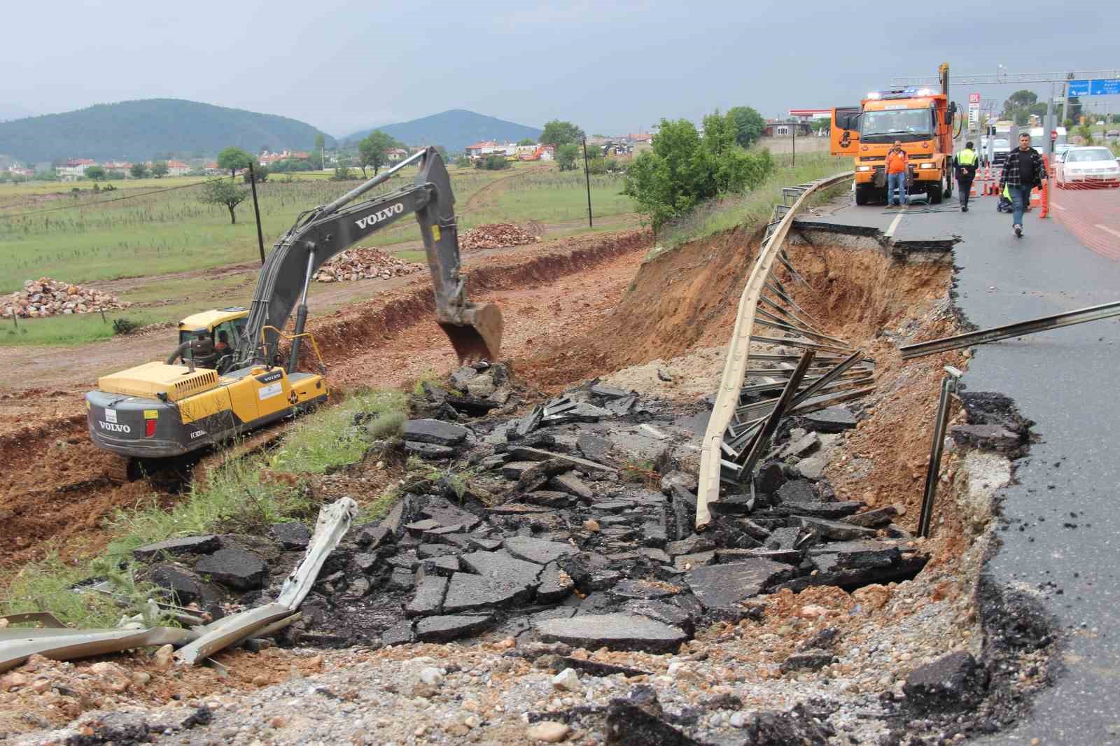 ÇÖKEN KARAYOLUNDA ÇALIŞMA BAŞLATILDI