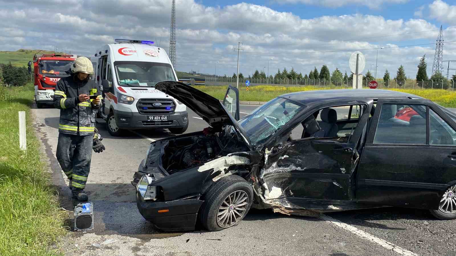 TEKİRDAĞ ÇORLU’DA İKİ OTOMOBİLİN ÇARPIŞMASI SONUCU MEYDANA GELEN KAZADA 1