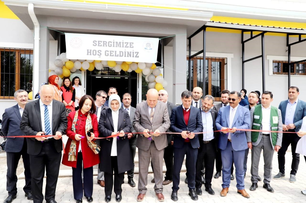 ÇORUH MESLEKİ VE TEKNİK ANADOLU LİSESİNDE YILSONU SERGİSİ