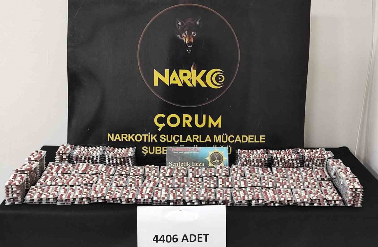 ŞAHSIN ÜZERİNDE VE BAVULUNDA YAPILAN ARAMADA 4 BİN 406 ADET