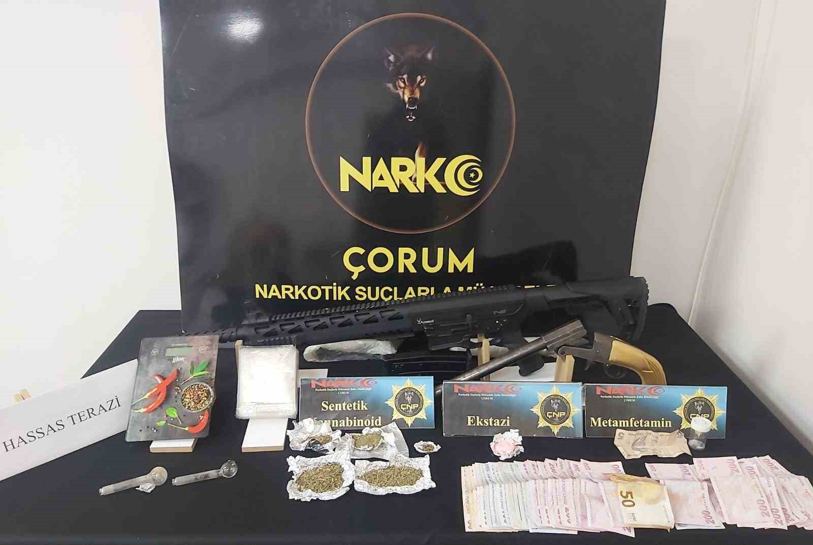 NARKOTİK SUÇLARLA MÜCADELE ŞUBE MÜDÜRLÜĞÜ EKİPLERİ TARAFINDAN DÜZENLENEN OPERASYONLARDA ÇOK