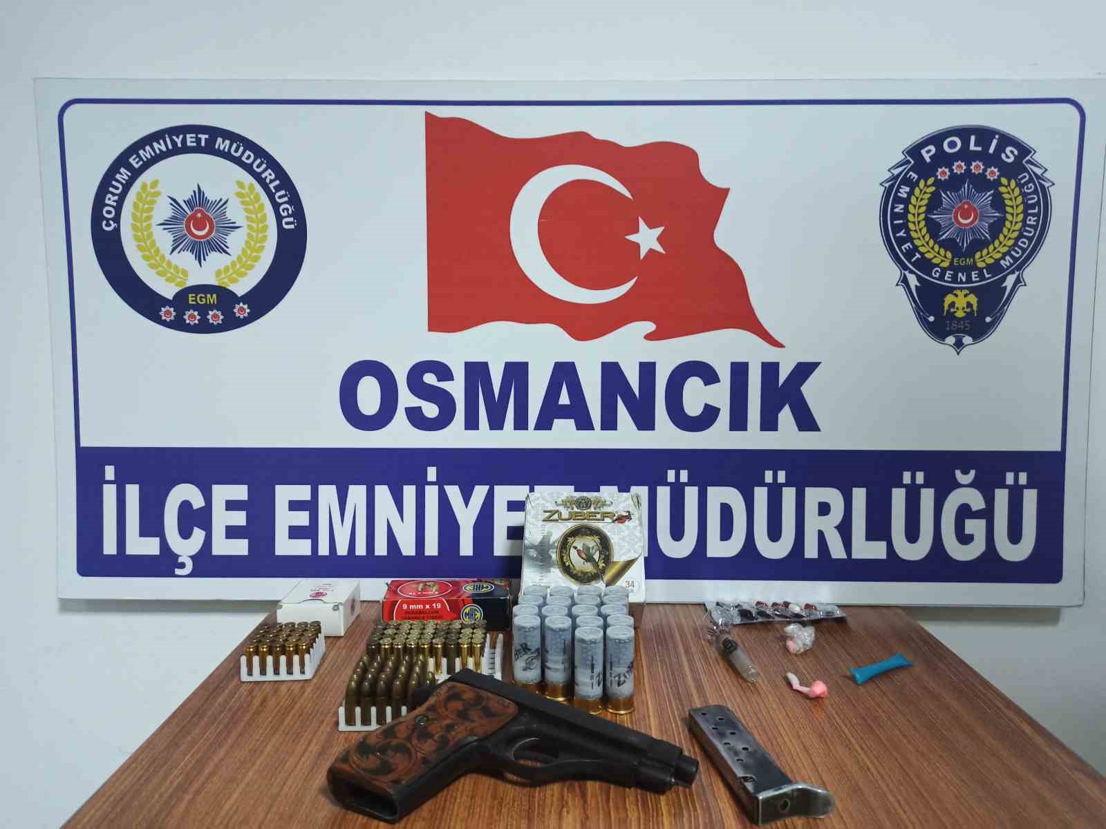 ÇORUM'UN OSMANCIK İLÇESİ'NDE POLİS EKİPLERİ TARAFINDAN DÜZENLENEN OPERASYONLARDA, UYUŞTURUCU MADDE,